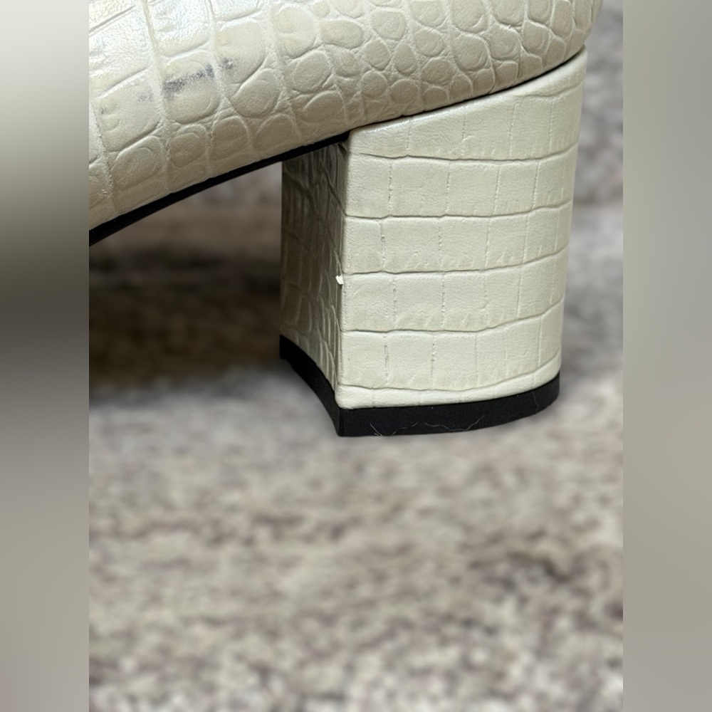 AGL Croc Embossed Off White Block Heel Leather Pumps Women’s 7 Formal Elegant - Picture 6 of 16